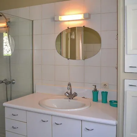 Three-bedroom Holiday In St Jacques Des Blats * Saint-Jacques-des-Blats