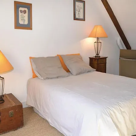 Three-bedroom Holiday In St Jacques Des Blats