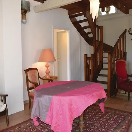 Three-bedroom Holiday In St Jacques Des Blats