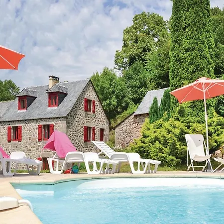 Three-bedroom Holiday In St Jacques Des Blats Holiday home *